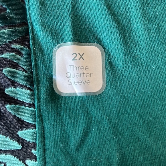 GREEN- NWT Catherines 3/4 Sleeve Top w/ Velvet Flower Overlay •Green Color Only• - Picture 6 of 7